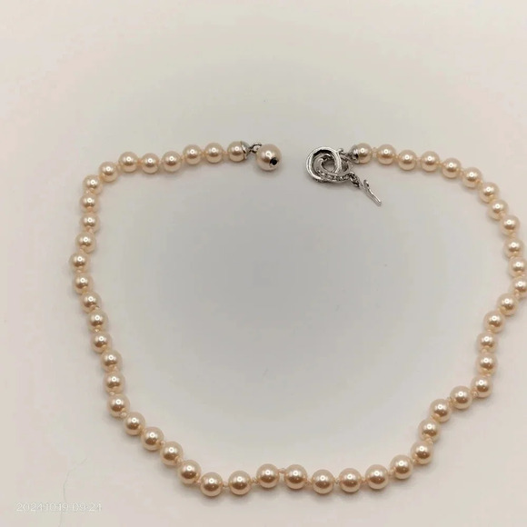 Elegant Pearl Choker Style Necklace Knotted String Silver Rhinestone Clasp - Picture 5 of 7